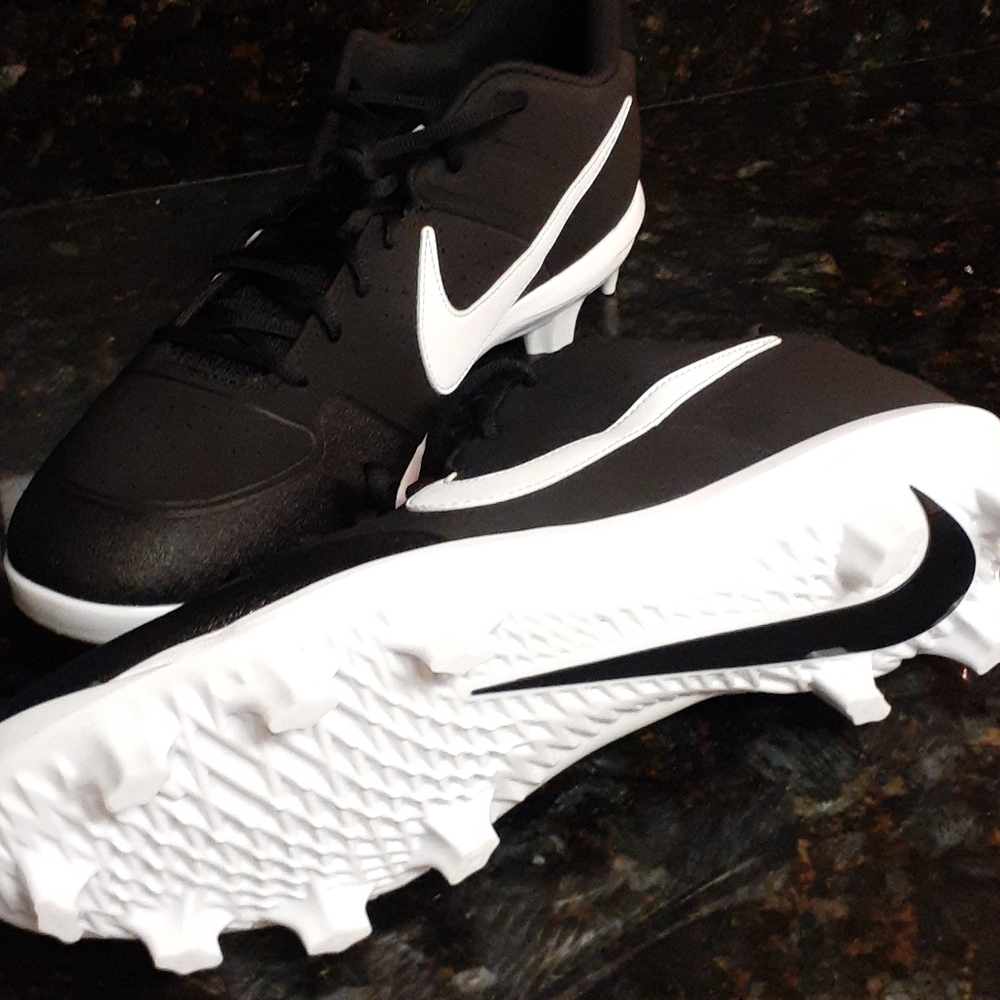 Cleats - Picture 3 of 5
